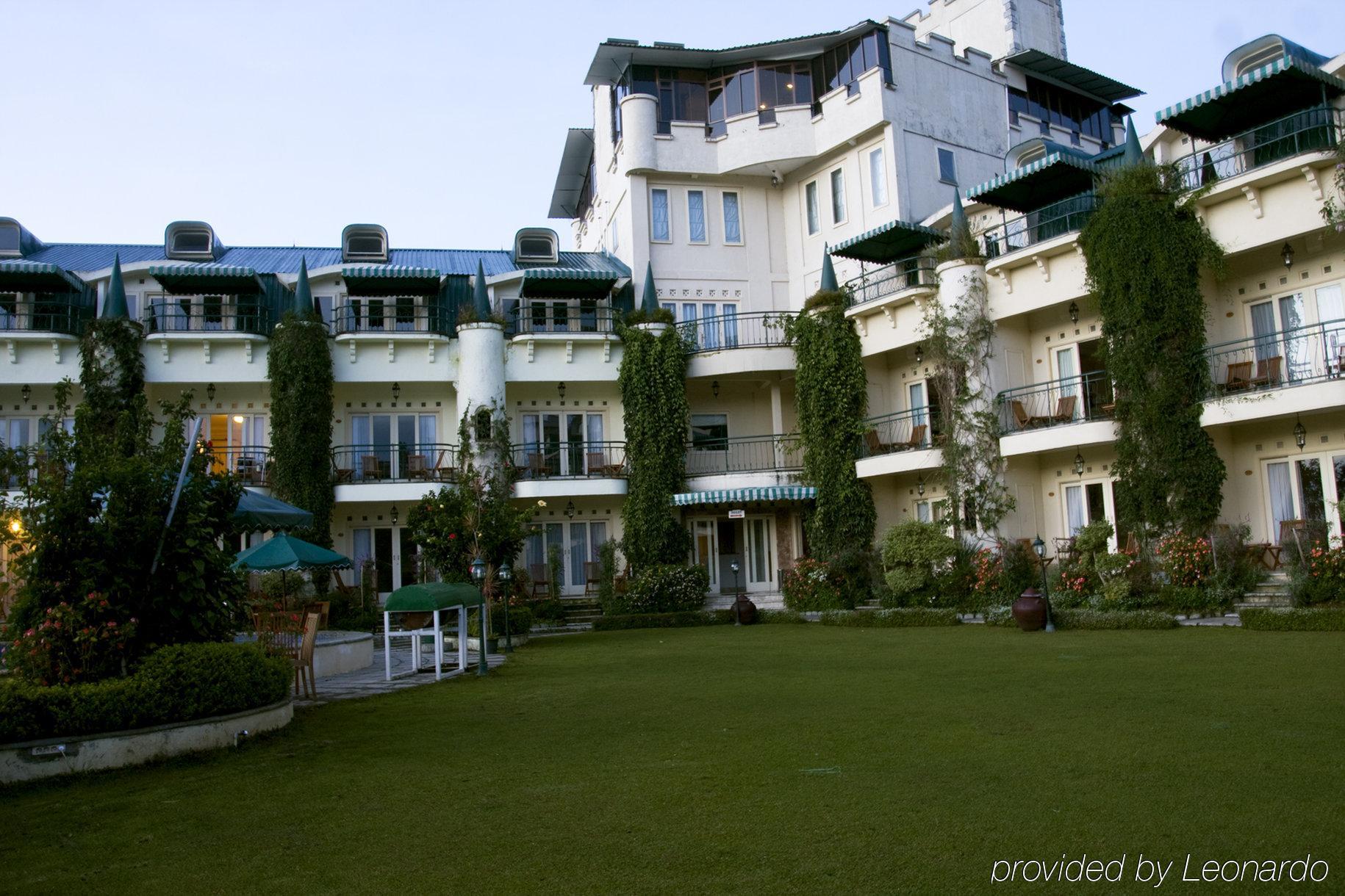 Club Bali Suites At Kota Bunga Cipanas  Bagian luar foto