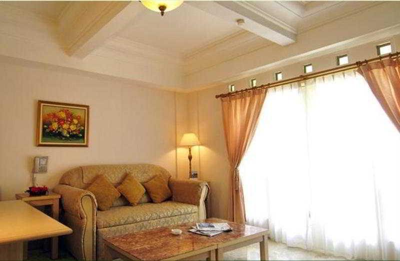 Club Bali Suites At Kota Bunga Cipanas  Bagian luar foto